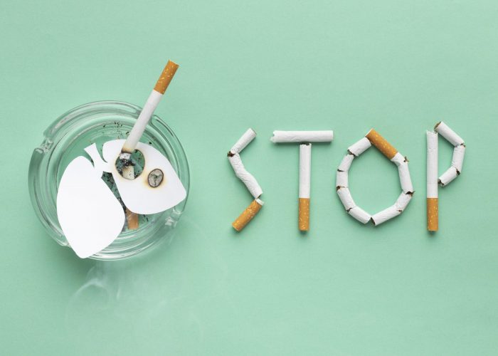 vue-de-dessus-pas-d-assortiment-d-elements-du-jour-du-tabac